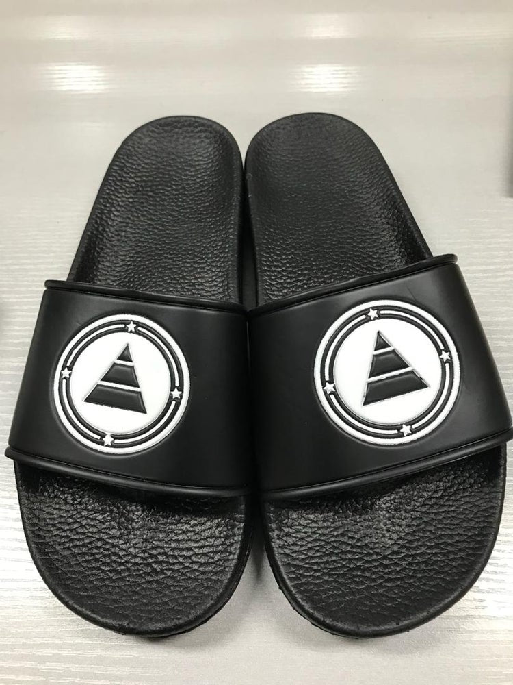 Crtfd pyramid logo sliders (Black)